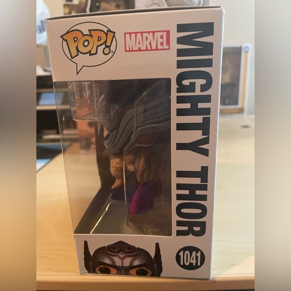 Funko Pop - Marvel Studios - Thor Love and Thunder - Mighty Thor (#1041, New) - Picture 3 of 4